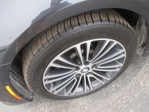 Used 2017 BMW 530i xDrive image 10