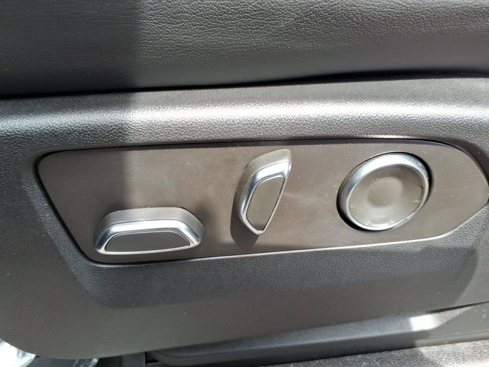 Certified 2023 Cadillac Escalade Premium Luxury w/ LPO, Floor Liner Package AWD/4WD image 24