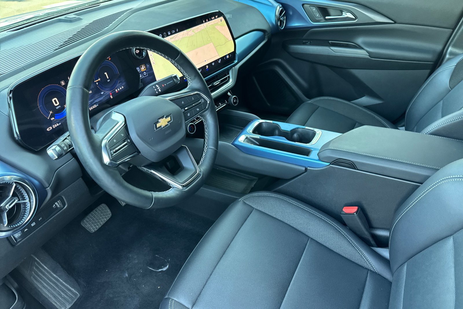 Certified 2024 Chevrolet Equinox EV LT FWD image 9