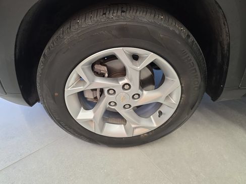 Used 2025 Chevrolet Trax LS w/ LS Convenience Package FWD image 30