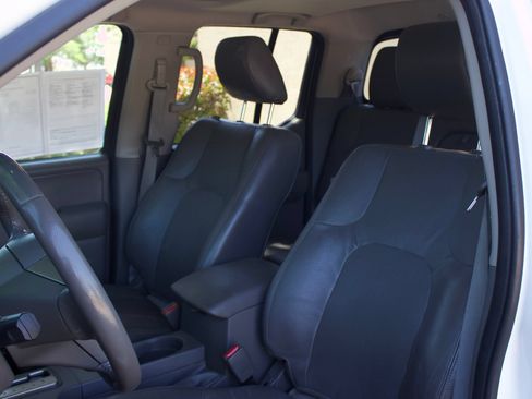 Used 2019 Nissan Frontier SL RWD image 17