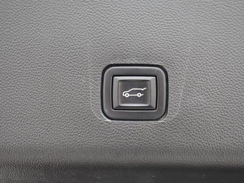 Used 2023 Chevrolet Traverse LT AWD/4WD image 21