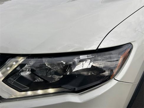 Used 2017 Nissan Rogue SV image 7