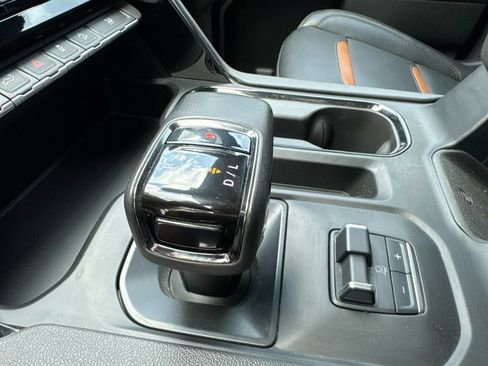 Used 2022 GMC Sierra 1500 AT4 w/ Technology Package AWD/4WD image 23