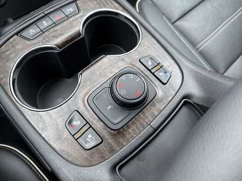 Certified 2023 GMC Acadia Denali w/ Denali Ultimate Package image 30