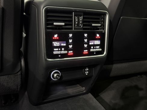 Used 2022 Porsche Cayenne Platinum Edition AWD/4WD image 21