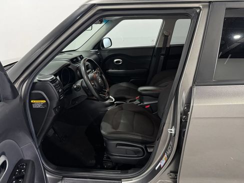 Used 2016 Kia Soul FWD image 12