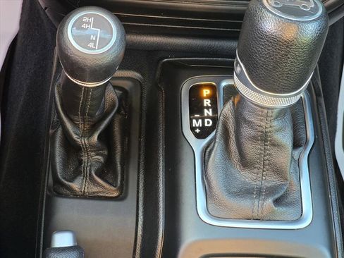 Used 2018 Jeep Wrangler Sport image 19