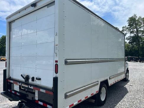 Used 2022 Ford E-350 and Econoline 350 Super Duty RWD image 5
