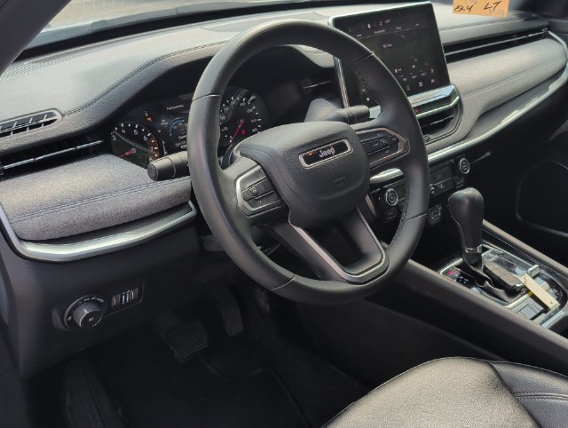 Used 2024 Jeep Compass Latitude AWD/4WD image 13