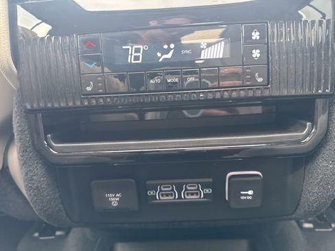 Used 2023 Jeep Wagoneer Series III w/ Premium Group I image 24