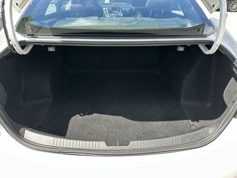 Used 2022 Chevrolet Malibu LT FWD image 17