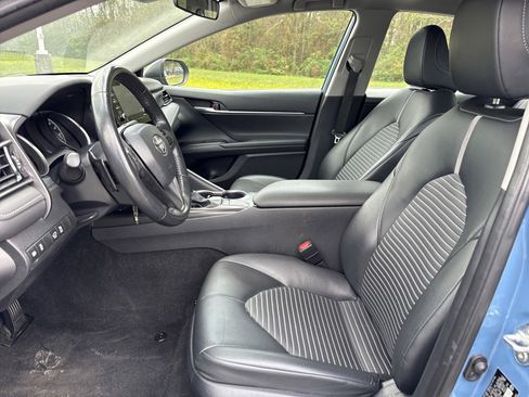 Used 2024 Toyota Camry SE image 11