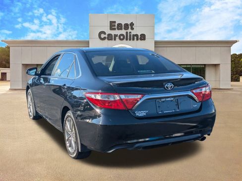 Used 2017 Toyota Camry SE image 5