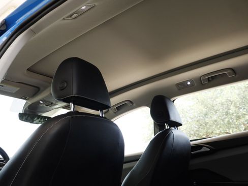 Certified 2023 Volkswagen Taos SE w/ Panoramic Sunroof Package FWD image 26