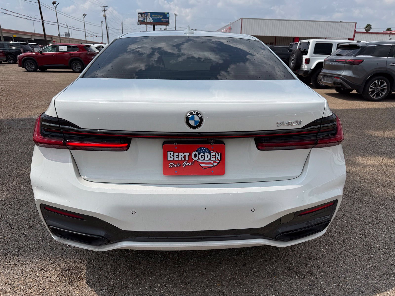 Used 2022 BMW 740i w/ M Sport Package RWD image 4