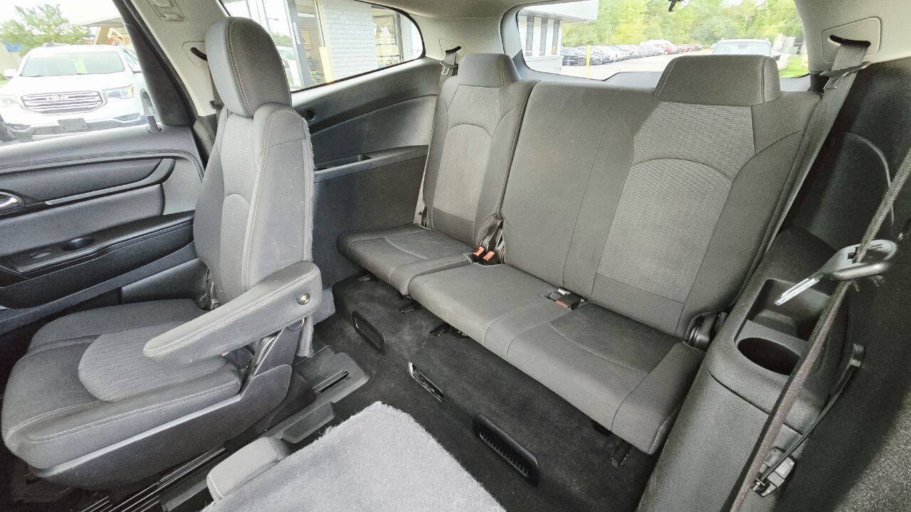 Used 2016 Chevrolet Traverse LT w/ Style and Technology Package FWD image 12