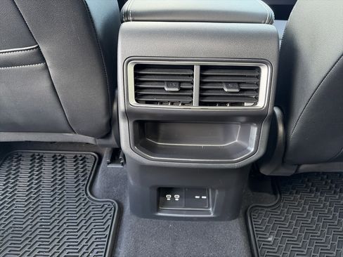 Used 2024 Volkswagen Atlas Cross Sport SE image 28