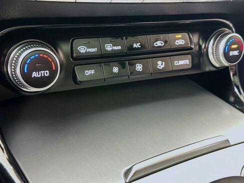 Used 2021 Kia Stinger GT2 image 16