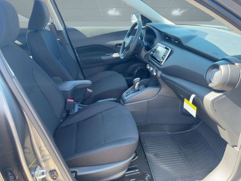 New 2025 Nissan Kicks Play S image 28