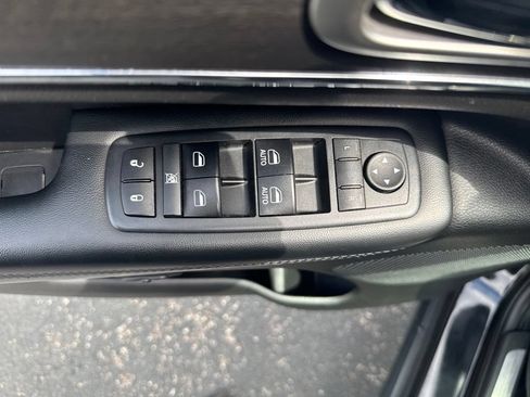 Used 2018 Jeep Grand Cherokee Limited AWD/4WD image 11