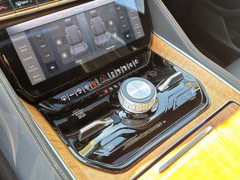 New 2024 Jeep Grand Wagoneer Series III w/ HD Trailer Tow Package image 27