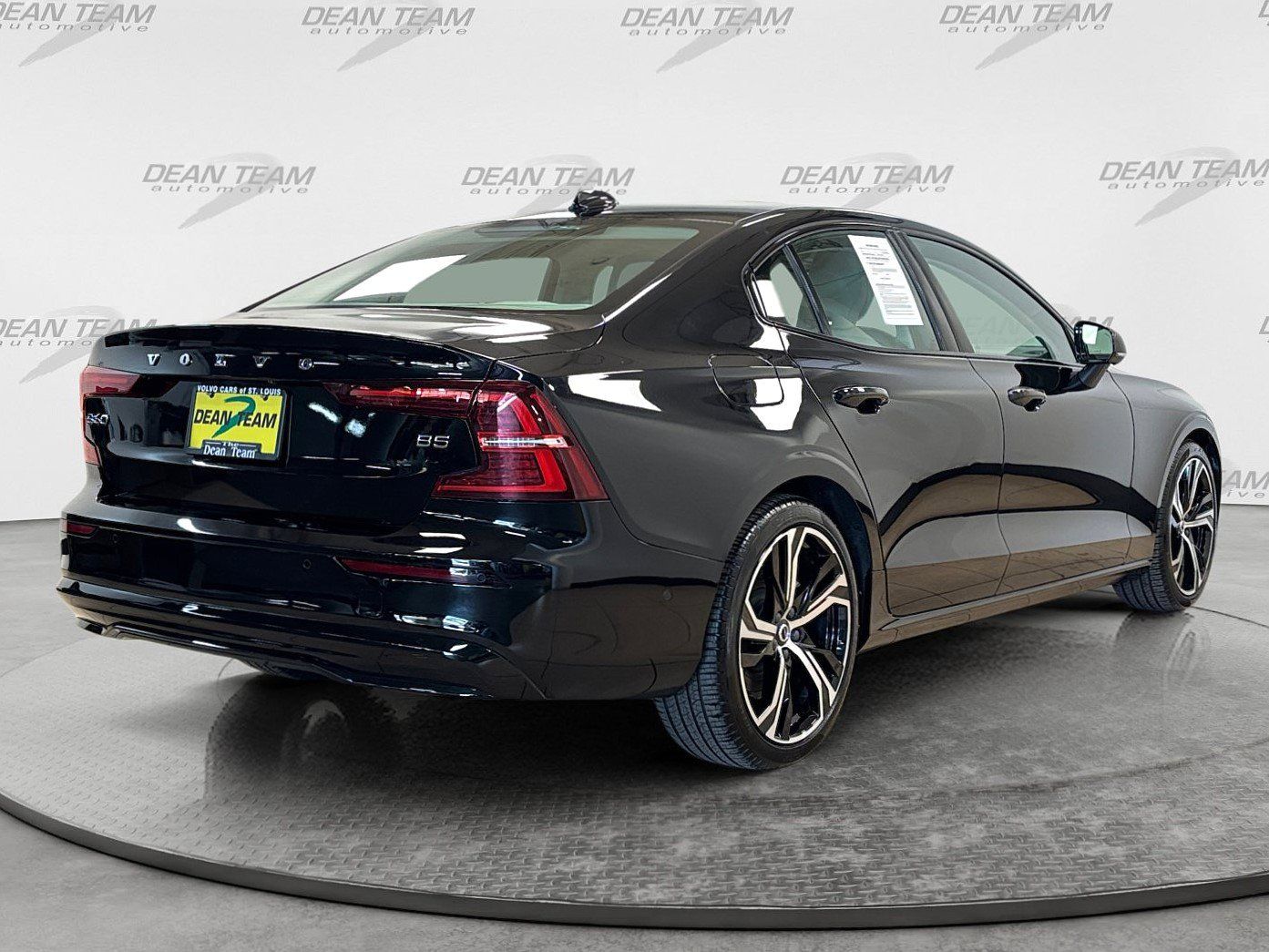 Used 2024 Volvo S60 B5 Plus FWD image 4