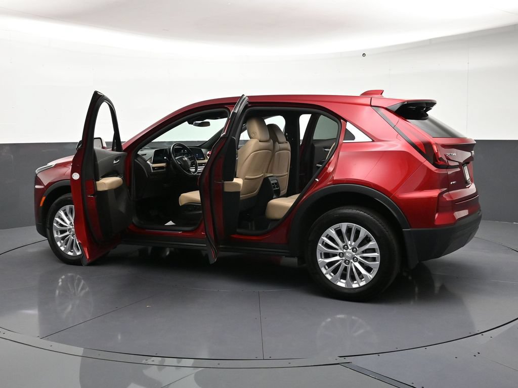Used 2024 Cadillac XT4 Luxury w/ Cold Weather Package AWD/4WD image 35