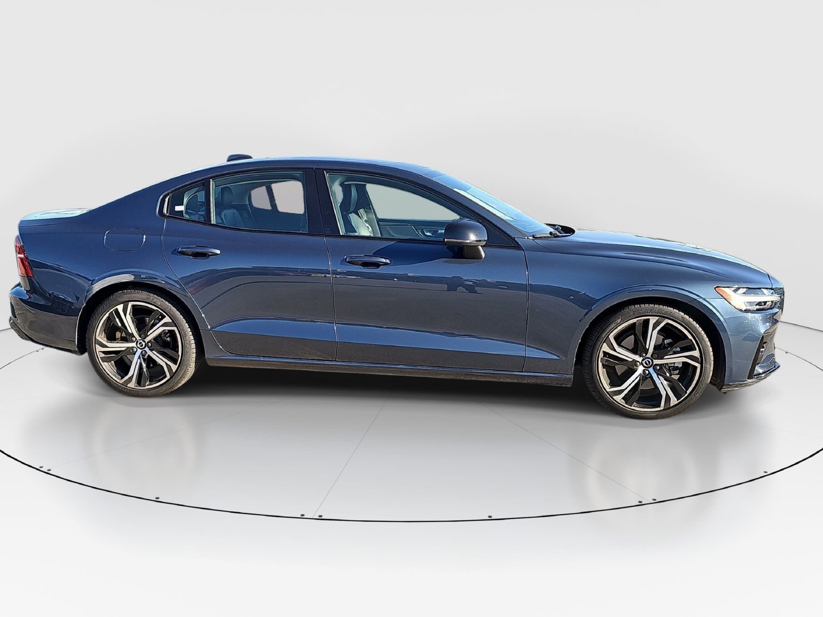 Used 2024 Volvo S60 B5 Core AWD/4WD image 4
