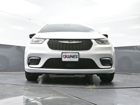 New 2026 Chrysler Pacifica Select image 49