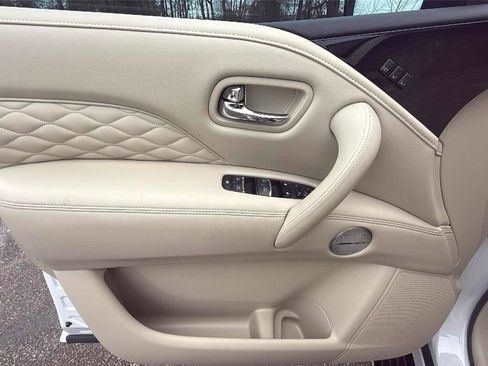 Used 2023 INFINITI QX80 Sensory w/ All-Season Package image 39