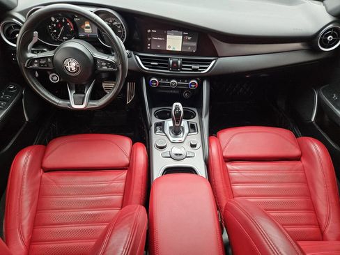 Used 2022 Alfa Romeo Giulia Veloce RWD image 5