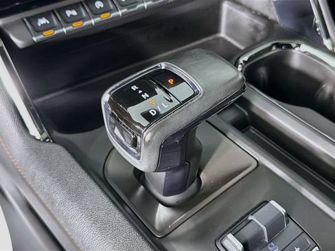 Used 2024 GMC Sierra 1500 AT4 w/ Technology Package AWD/4WD image 17