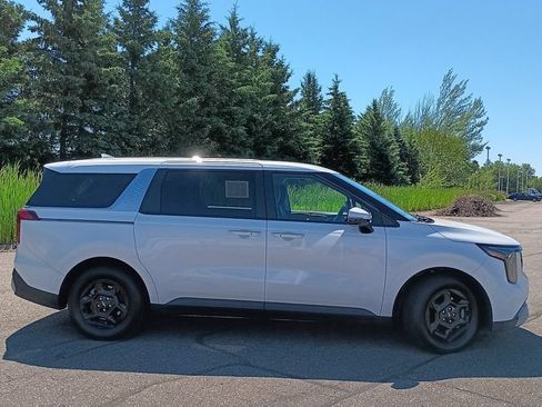 Used 2026 Kia Carnival FWD image 23