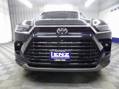 Used 2025 Toyota Grand Highlander AWD image 43