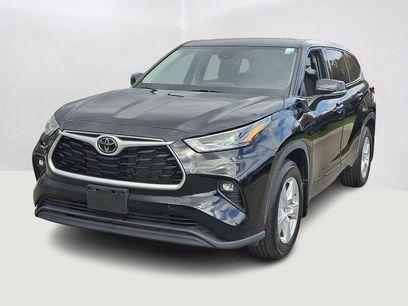 Certified 2022 Toyota Highlander LE