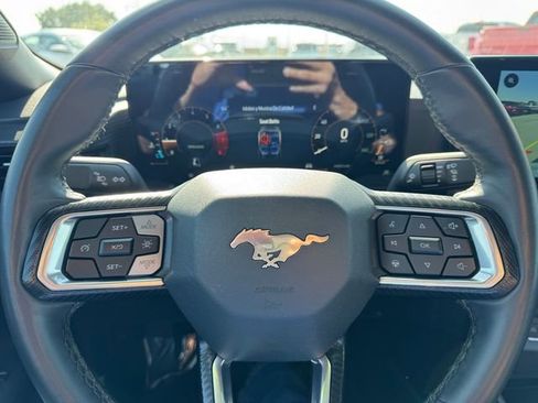Used 2025 Ford Mustang Convertible RWD image 19