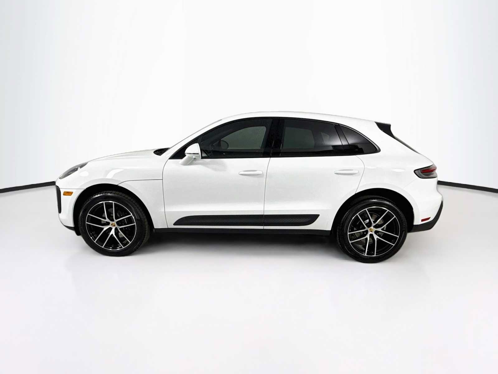 Used 2026 Porsche Macan AWD/4WD image 2