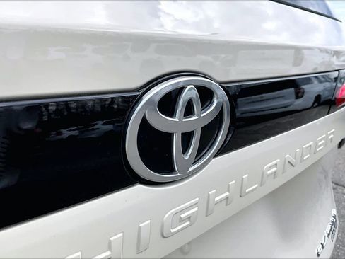 Used 2024 Toyota Grand Highlander Platinum image 30