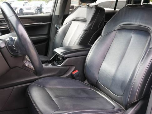 Used 2022 Jeep Grand Cherokee L Limited w/ Black Appearance Package AWD/4WD image 12