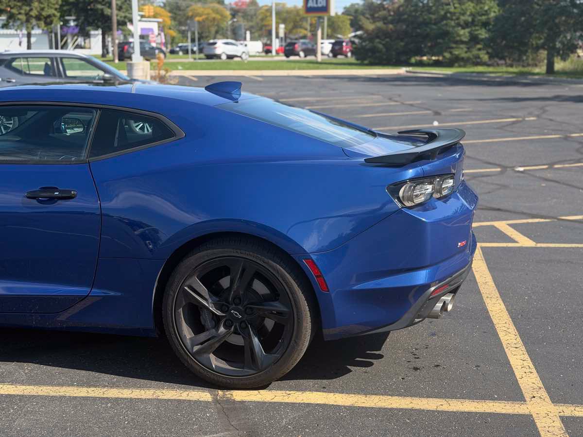 Used 2021 Chevrolet Camaro SS RWD image 6