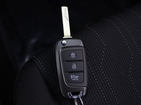 Certified 2025 Hyundai Venue SE FWD image 30