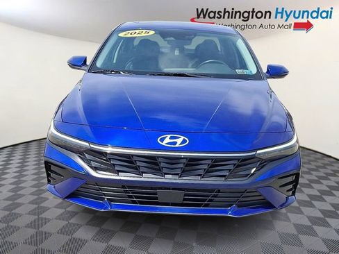 Certified 2025 Hyundai Elantra Limited FWD image 2