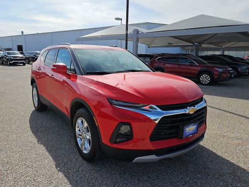 Used 2021 Chevrolet Blazer LT FWD image 2