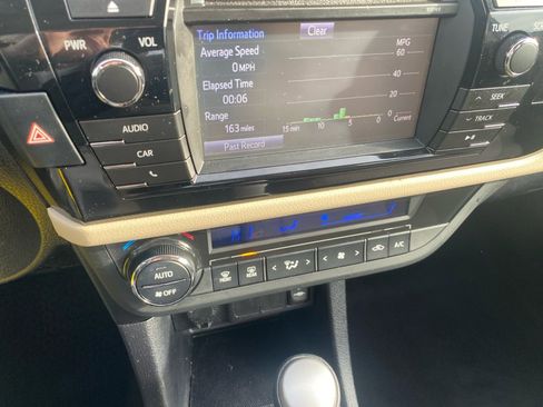 Used 2014 Toyota Corolla LE image 20