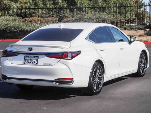 Used 2024 Lexus ES 300h w/ Premium Package FWD image 7