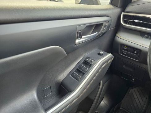 Used 2023 Toyota Highlander Bronze Edition AWD/4WD image 30