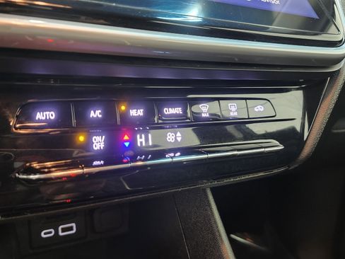 Used 2022 Chevrolet Bolt LT image 28