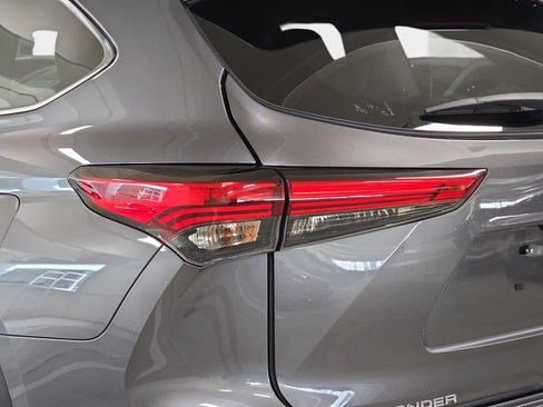 Used 2021 Toyota Highlander Platinum AWD/4WD image 33