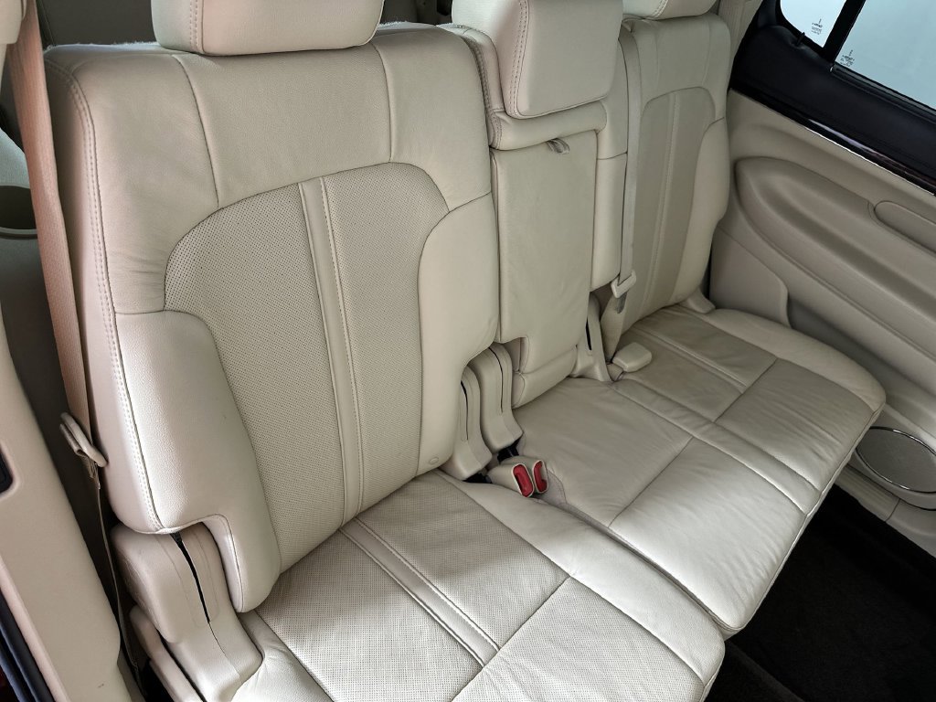Used 2017 Lincoln MKT FWD image 29